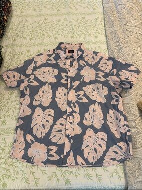 UNTUCKit Blue Short-Sleeve Button-Down with Pink Tropical Print XXL